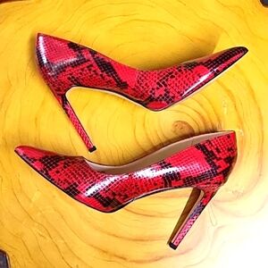 Nine West Red Snake Print Leather Pumps / Size 8 1/2 M/ Worn Twice